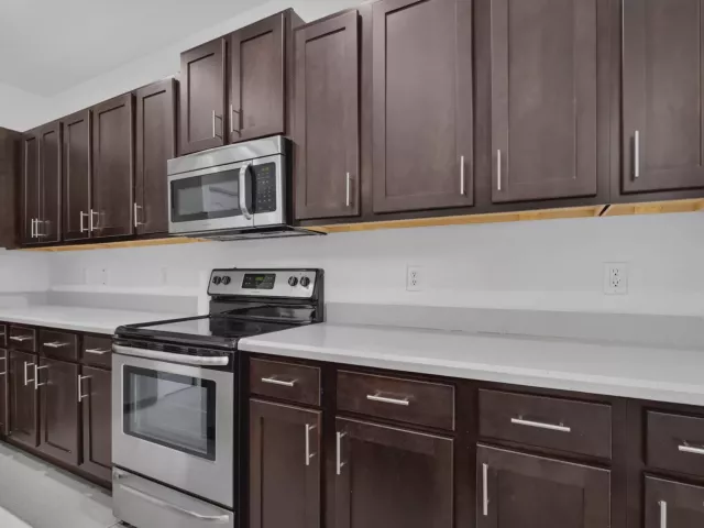 Продажа дома по адресу 1023 NW 33RD Court - фото 9357234