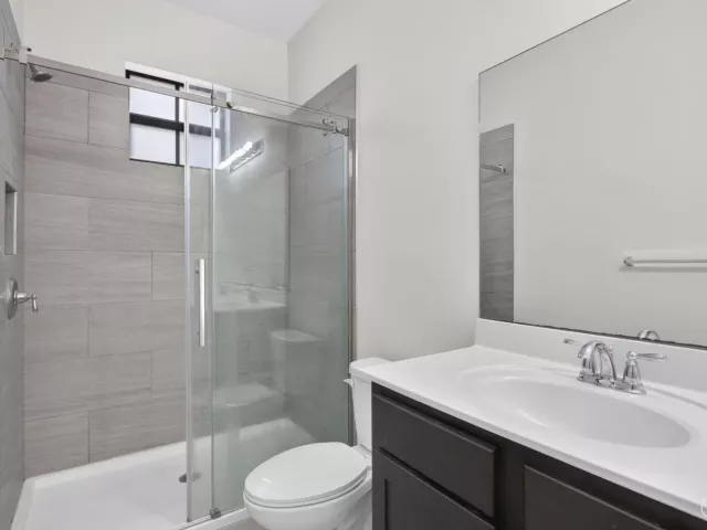 Продажа дома по адресу 1023 NW 33RD Court - фото 9357249