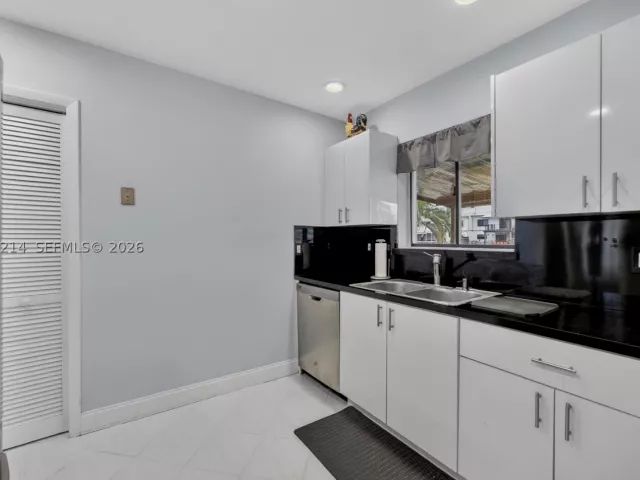 Продажа дома по адресу 8210 SW 96th Ct - фото 8978167