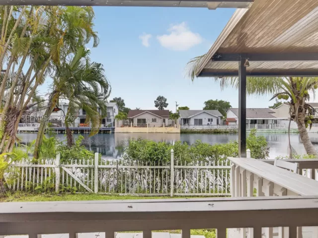 Продажа дома по адресу 8210 SW 96th Ct - фото 8978199