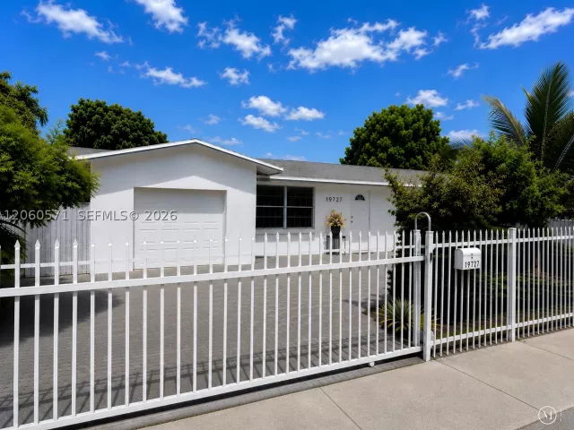 Продажа дома по адресу 19727 SW 118th Pl - фото 8947490