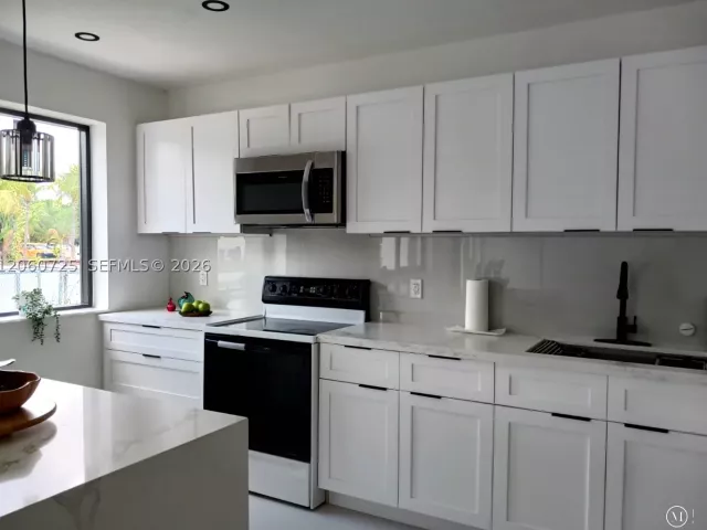 Продажа дома по адресу 1480 NE 157th St - фото 8935015