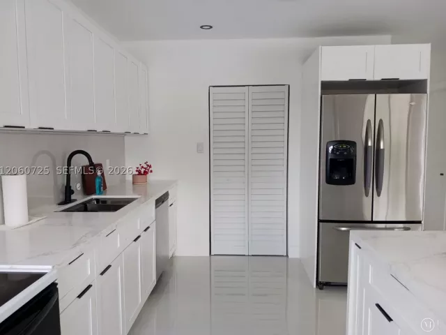 Продажа дома по адресу 1480 NE 157th St - фото 8935016