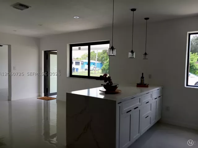Продажа дома по адресу 1480 NE 157th St - фото 8935017