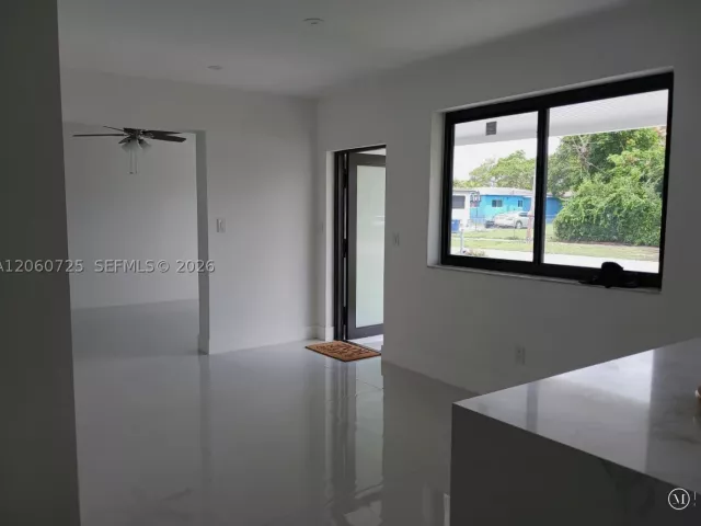 Продажа дома по адресу 1480 NE 157th St - фото 8935020