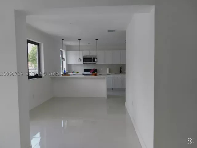 Продажа дома по адресу 1480 NE 157th St - фото 8935021
