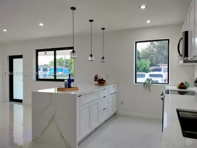 Продажа дома по адресу 1480 NE 157th St - фото 8935014