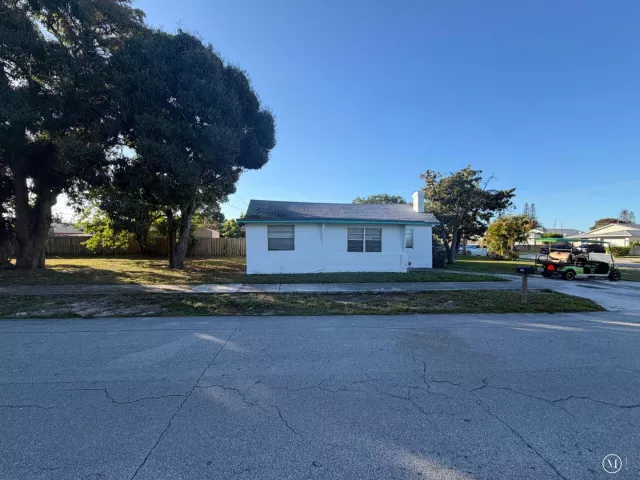Продажа дома по адресу 520 NW 3RD Street - фото 9381360