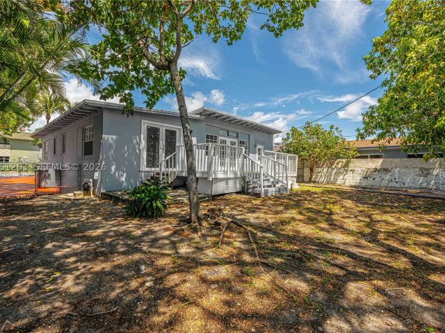 Продажа дома по адресу 1777 N 17th Ct - фото 9149651