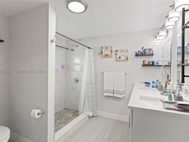 Продажа дома по адресу 2407 Dewey St - фото 8978716