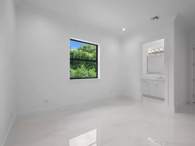 Продажа дома по адресу 1712 Mayacoo Lakes Boulevard - фото 9013184