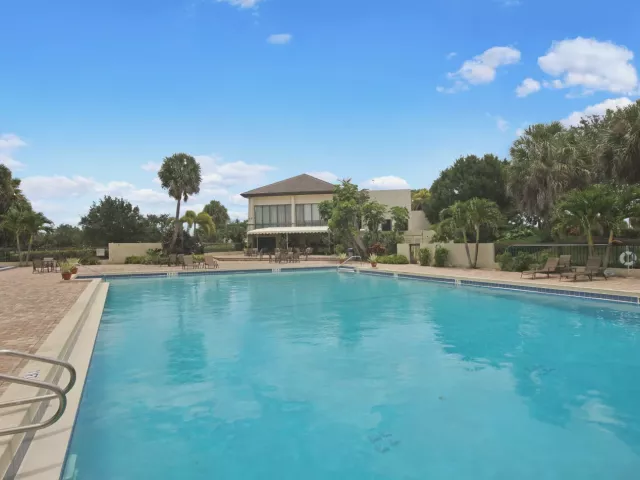 Продажа дома по адресу 1712 Mayacoo Lakes Boulevard - фото 9013260