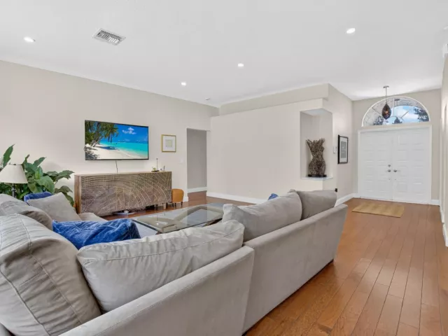 Продажа дома по адресу 9415 Lake Serena Drive - фото 9359457
