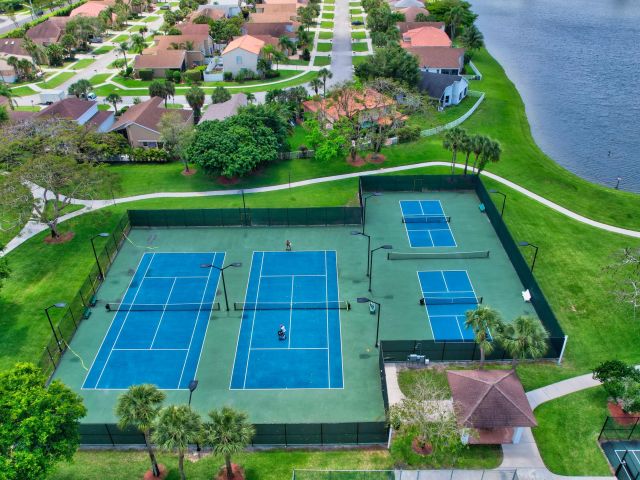 Продажа дома по адресу 9415 Lake Serena Drive - фото 9359487