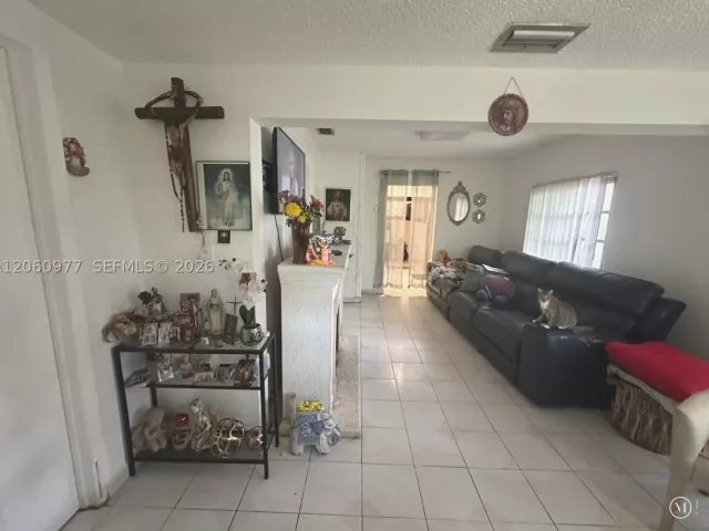 Продажа дома по адресу 3348 NW 9th Ave - фото 8937799