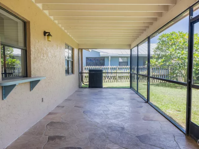 Продажа дома по адресу 2698 SW 14TH Court - фото 9180994
