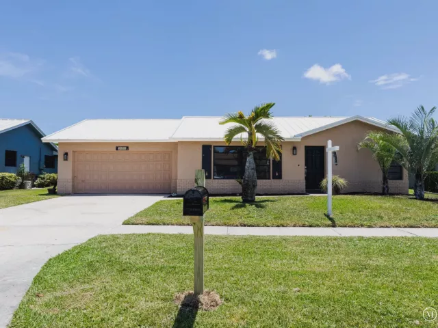 Продажа дома по адресу 2698 SW 14TH Court - фото 9180970