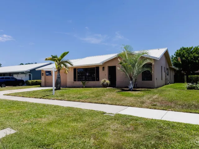 Продажа дома по адресу 2698 SW 14TH Court - фото 9181004