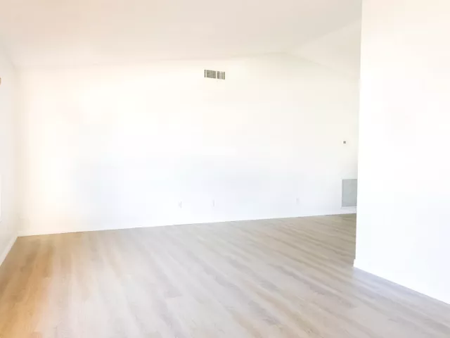 Продажа дома по адресу 2698 SW 14TH Court - фото 9180972
