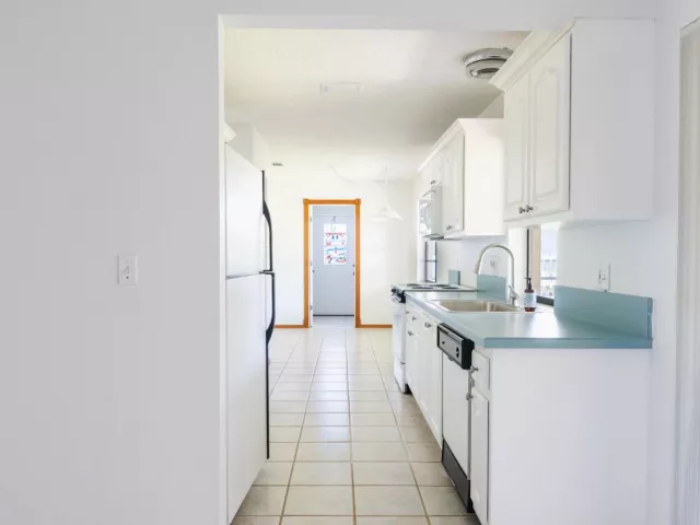 Продажа дома по адресу 2698 SW 14TH Court - фото 9180980