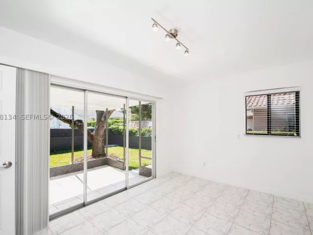 Продажа дома по адресу 2340 SW 16th St - фото 8959729
