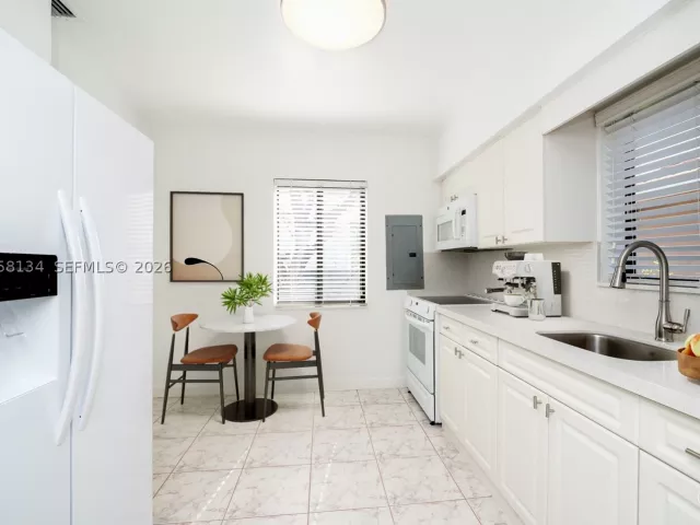 Продажа дома по адресу 2340 SW 16th St - фото 8959730