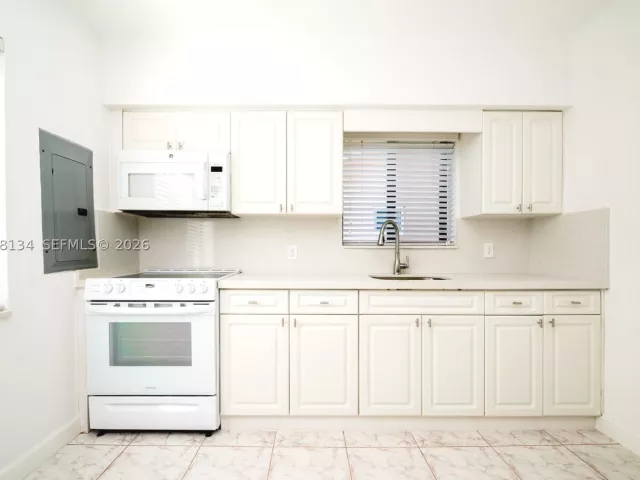 Продажа дома по адресу 2340 SW 16th St - фото 8959731