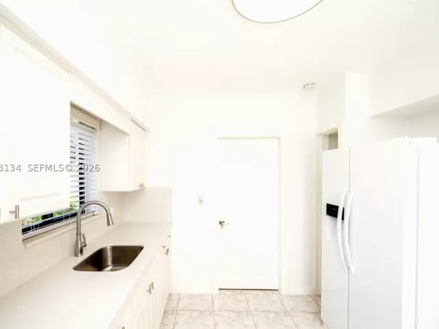 Продажа дома по адресу 2340 SW 16th St - фото 8959732