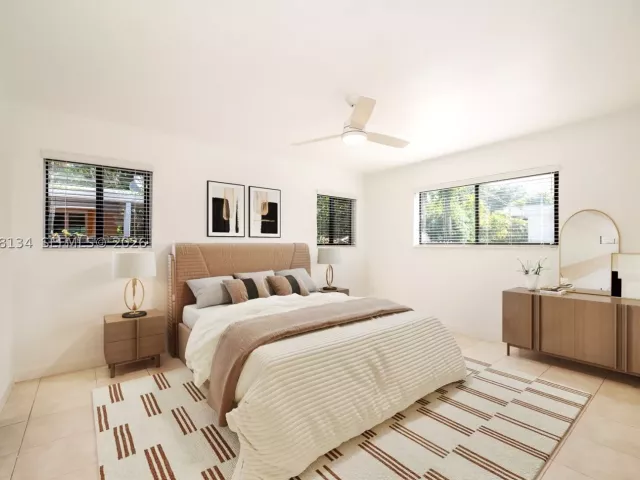 Продажа дома по адресу 2340 SW 16th St - фото 8959733