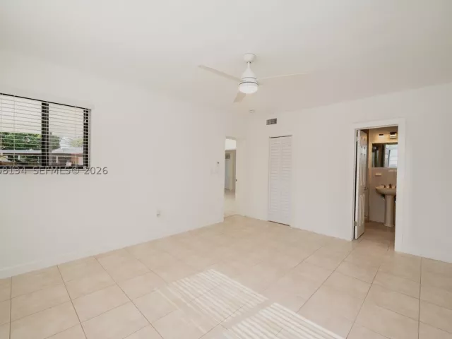 Продажа дома по адресу 2340 SW 16th St - фото 8959734