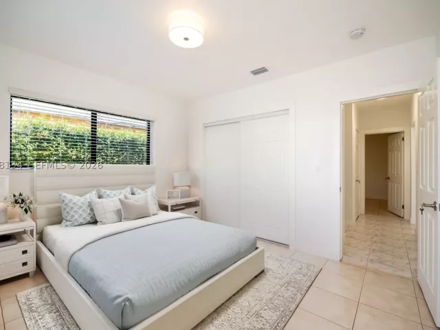 Продажа дома по адресу 2340 SW 16th St - фото 8959736