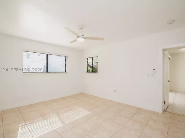 Продажа дома по адресу 2340 SW 16th St - фото 8959737