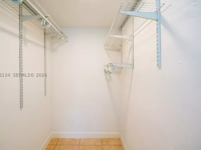 Продажа дома по адресу 2340 SW 16th St - фото 8959738