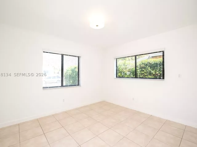 Продажа дома по адресу 2340 SW 16th St - фото 8959740