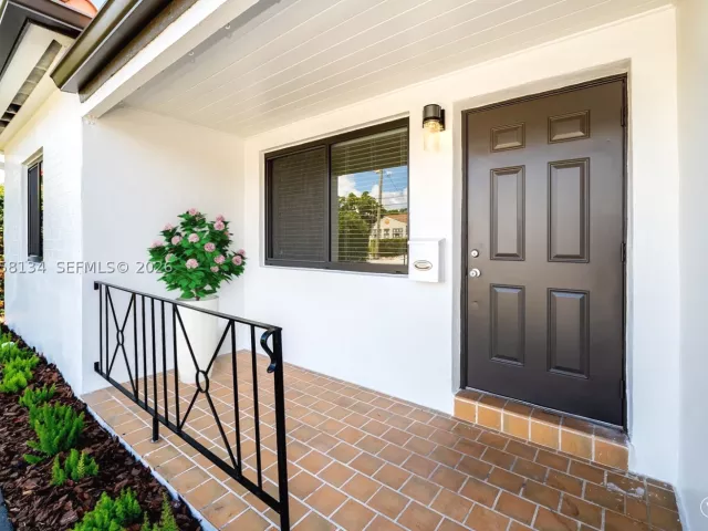 Продажа дома по адресу 2340 SW 16th St - фото 8959722