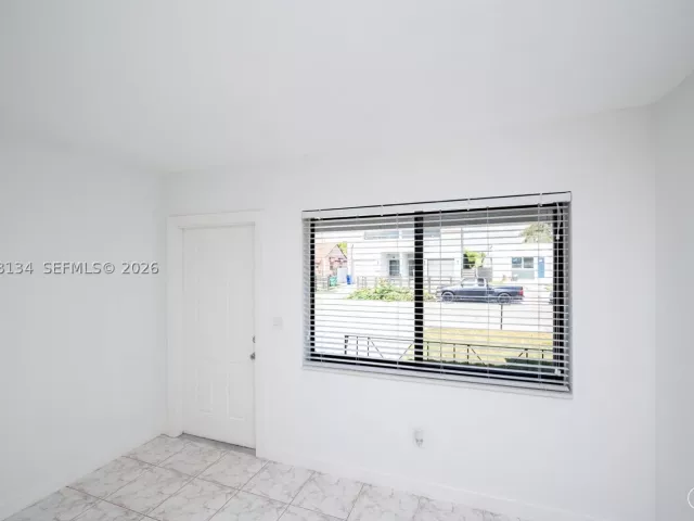 Продажа дома по адресу 2340 SW 16th St - фото 8959723