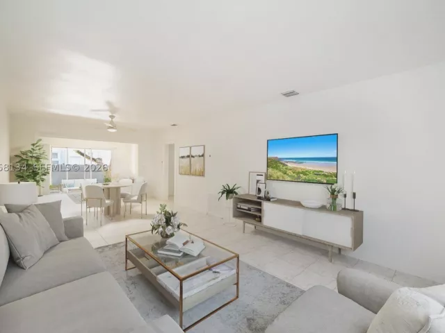 Продажа дома по адресу 2340 SW 16th St - фото 8959724