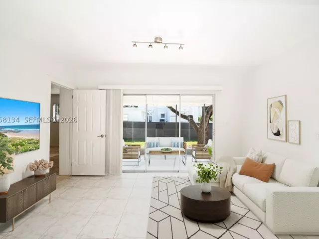 Продажа дома по адресу 2340 SW 16th St - фото 8959725