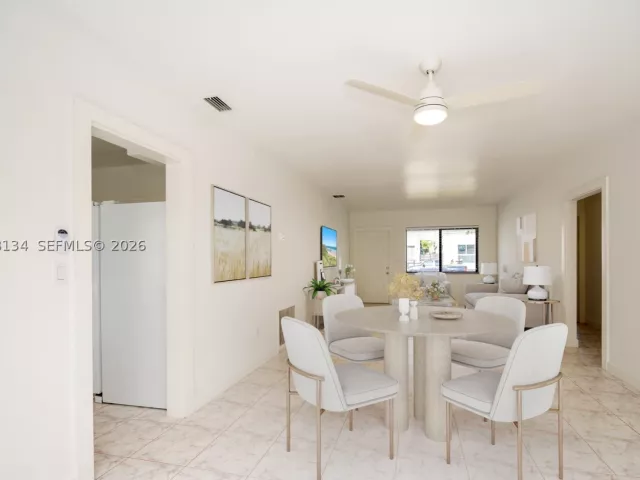 Продажа дома по адресу 2340 SW 16th St - фото 8959727