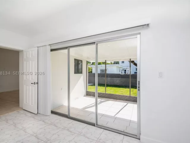 Продажа дома по адресу 2340 SW 16th St - фото 8959728