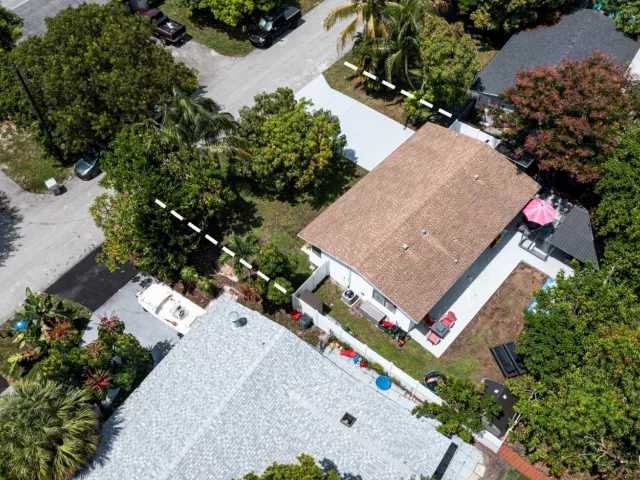 Продажа дома по адресу 1561 NE 30TH Court - фото 8934844