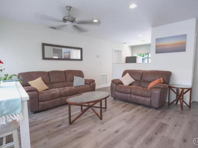 Продажа дома по адресу 1561 NE 30TH Court - фото 8934829