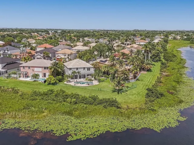 Продажа дома по адресу 694 SW 168th Way - фото 9279883