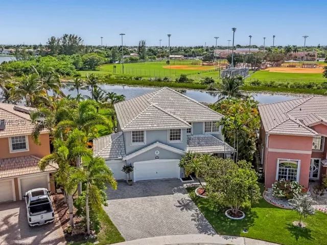 Продажа дома по адресу 694 SW 168th Way - фото 9279862