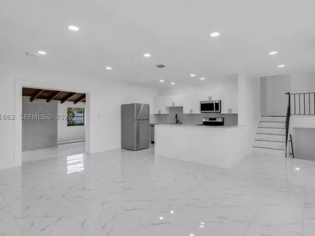 Продажа дома по адресу 1265 NE 201st Ter - фото 8938716