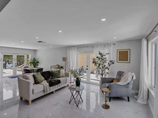 Продажа дома по адресу 9650 SW 9th Ct - фото 8947341