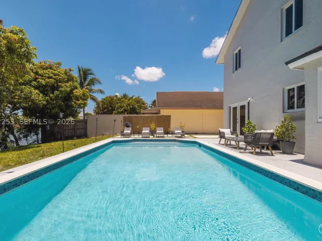 Продажа дома по адресу 9650 SW 9th Ct - фото 8947342