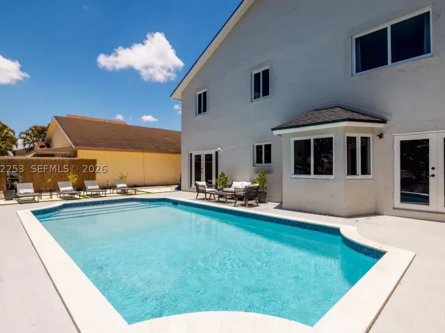 Продажа дома по адресу 9650 SW 9th Ct - фото 8947343