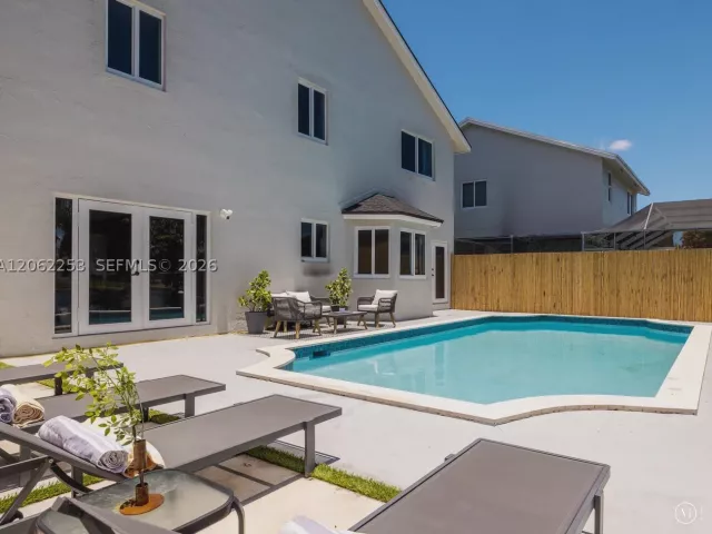 Продажа дома по адресу 9650 SW 9th Ct - фото 8947345