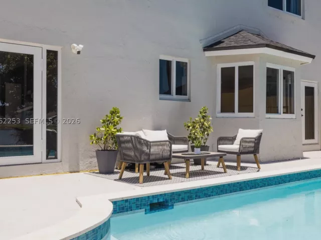 Продажа дома по адресу 9650 SW 9th Ct - фото 8947346